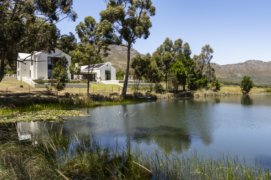 5 Bedroom Property for Sale in Sir Lowrys Pass Village Western Cape